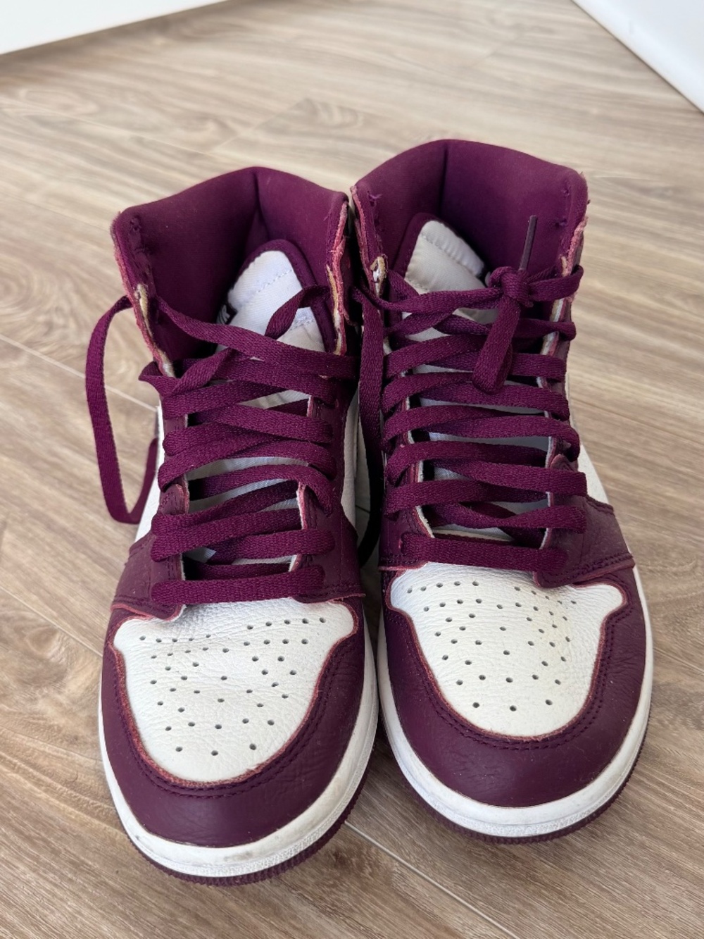 Air Jordan 1 Retro High OG ‘Bordeaux’ - Women’s Size 9 (VNDS) - Picture 2 of 3